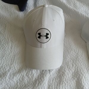 Under Armour Men's Coolstitch Classic Fit Golf Hat